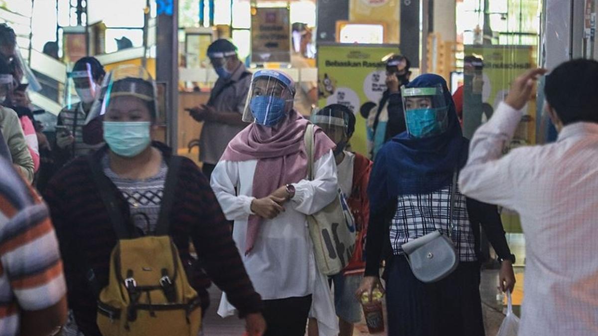 Endonezya'da maske zorunluluu kaldrld