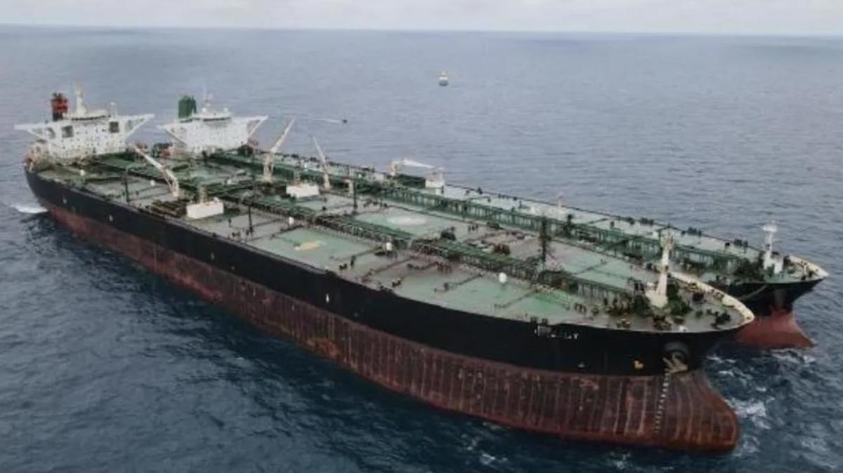 İran doğruladı: Bir gemimiz Kızıldeniz'de saldırıya uğradı