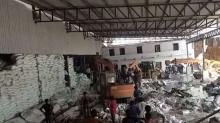 Hindistan'da fabrika duvarı çöktü: Onlarca ölü ve yaralı var