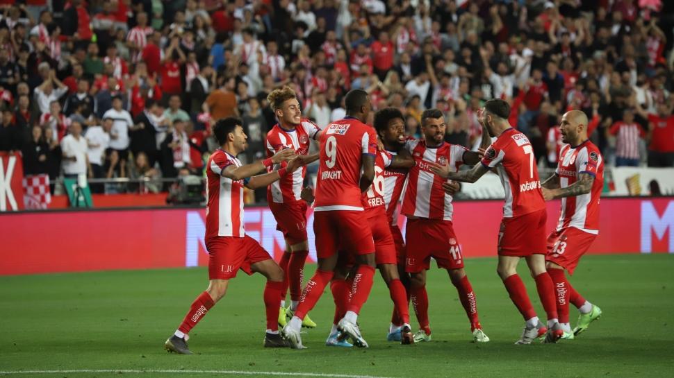 Antalyaspor, Galatasaray karşısında rekor için sahada