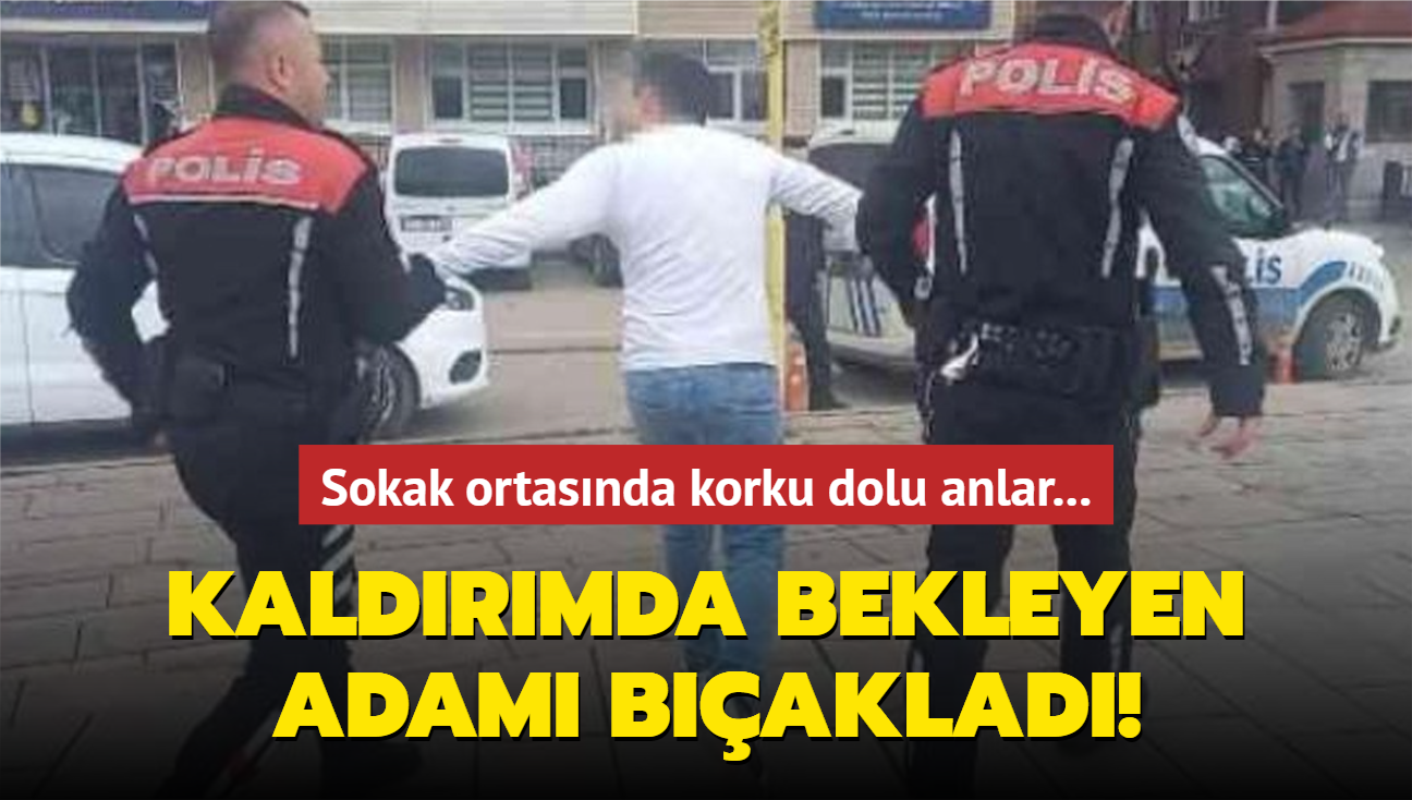 Sokak ortasnda korku dolu anlar! Kaldrmda bekleyen adam baklad