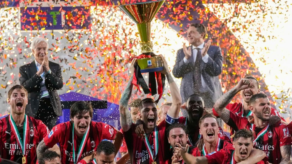 Hakan Çalhanoğlu şampiyonluğu son hafta eski takımına kaybetti! Milan 11 yıl sonra Seri A şampiyonu