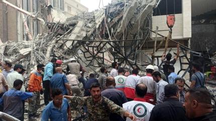 İran'da can pazarı! 10 katlı bina çöktü: Ölü ve yaralılar var