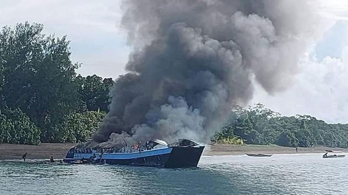 Filipinler'de feribotta yangın: 7 kişi öldü