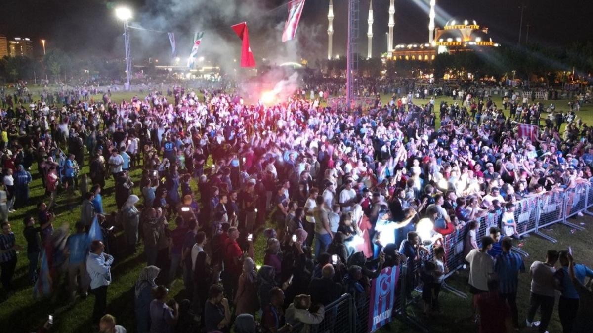 Trabzonspor'un kutlamas Bursa'da da devam etti