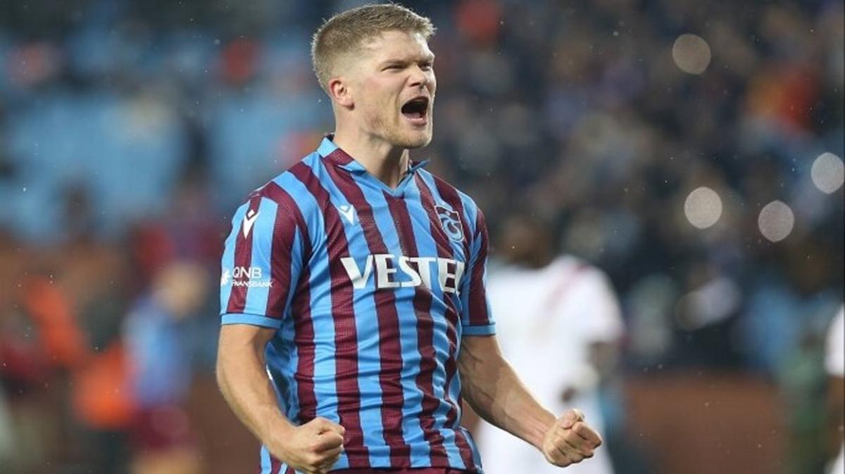 Andreas Cornelius iin unutulmaz sezon! Golc yldzdan vg dolu szler