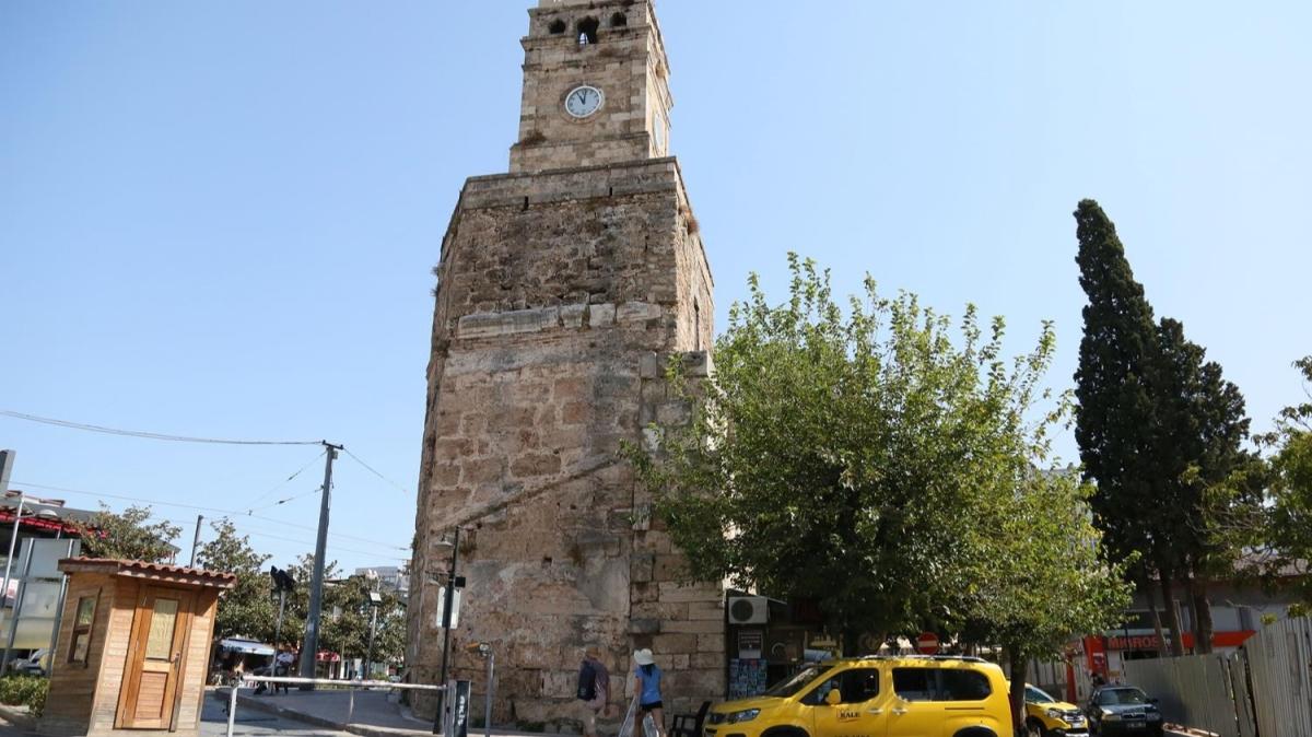 Antalya Saat Kulesi'nde yllar sonra ortaya kt! Betona gml tarih