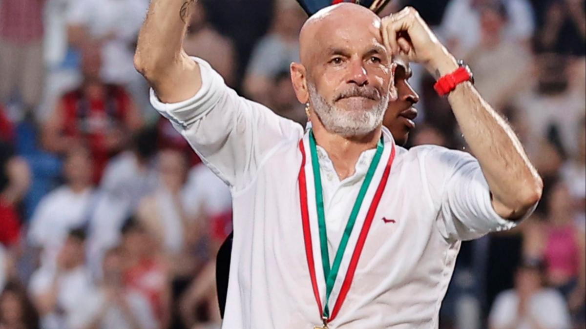 Bir garip olay! Milan teknik direktr Stefano Pioli'nin kaybolan madalyas bulundu