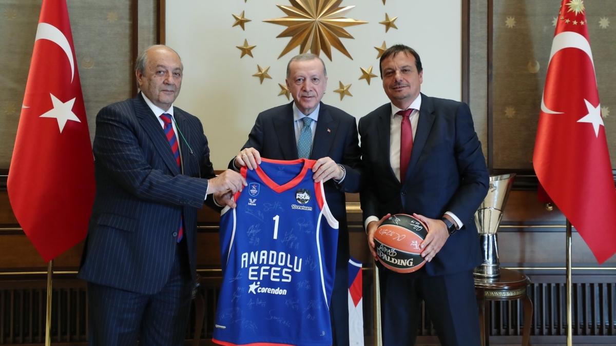 Başkan Erdoğan, THY Euroleague şampiyonu olan Anadolu Efes basketbol takımını kabul etti