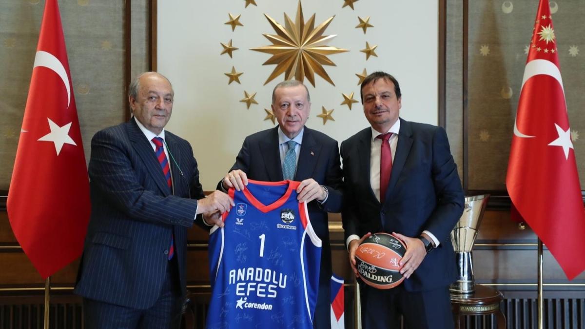 Başkan Erdoğan, THY EuroLeague şampiyonu Anadolu Efes'i makamında ağırladı: "Bu başarılar tesadüf değil"