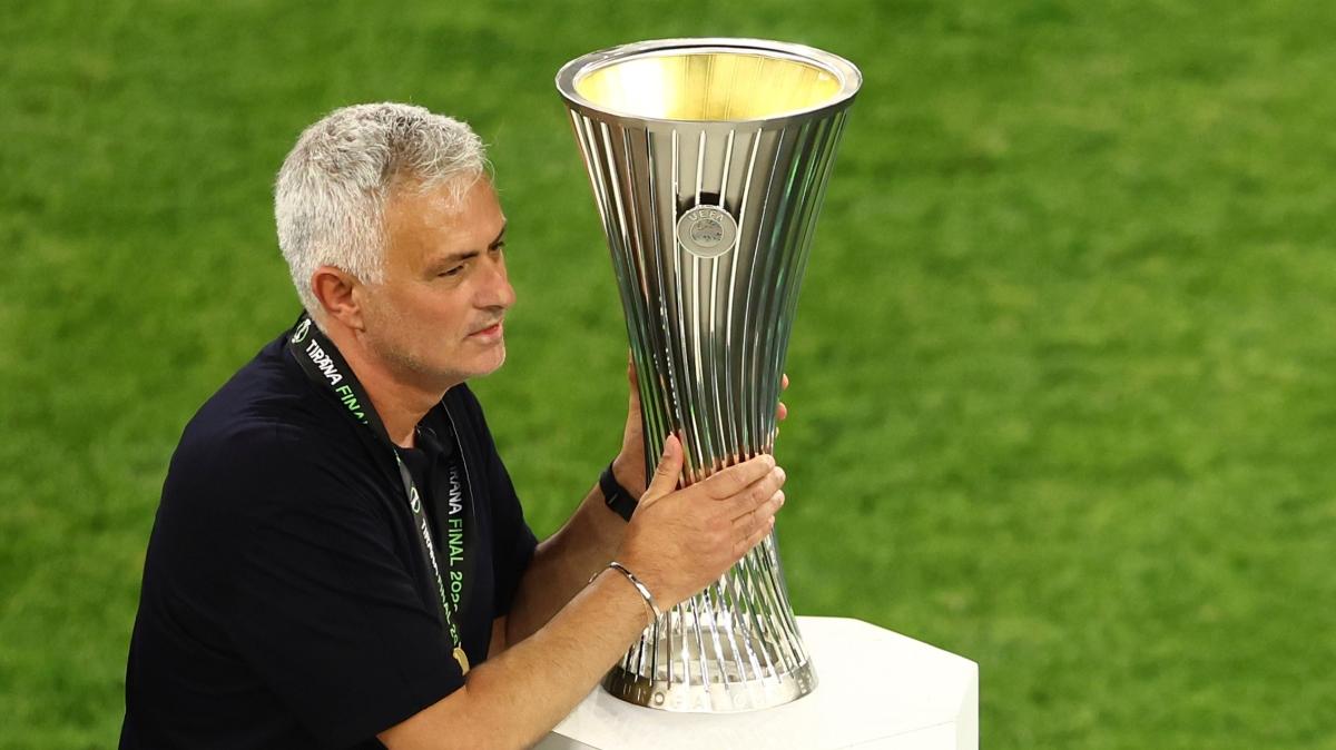 Jose Mourinho koleksiyonuna bir Avrupa Kupası daha ekledi! Konferans Ligi'nin şampiyonu Roma oldu