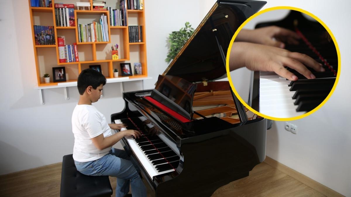 Bakan Erdoan piyano gndermiti... 'Kusursuz kulak' Bager kendi bestelerini alyor