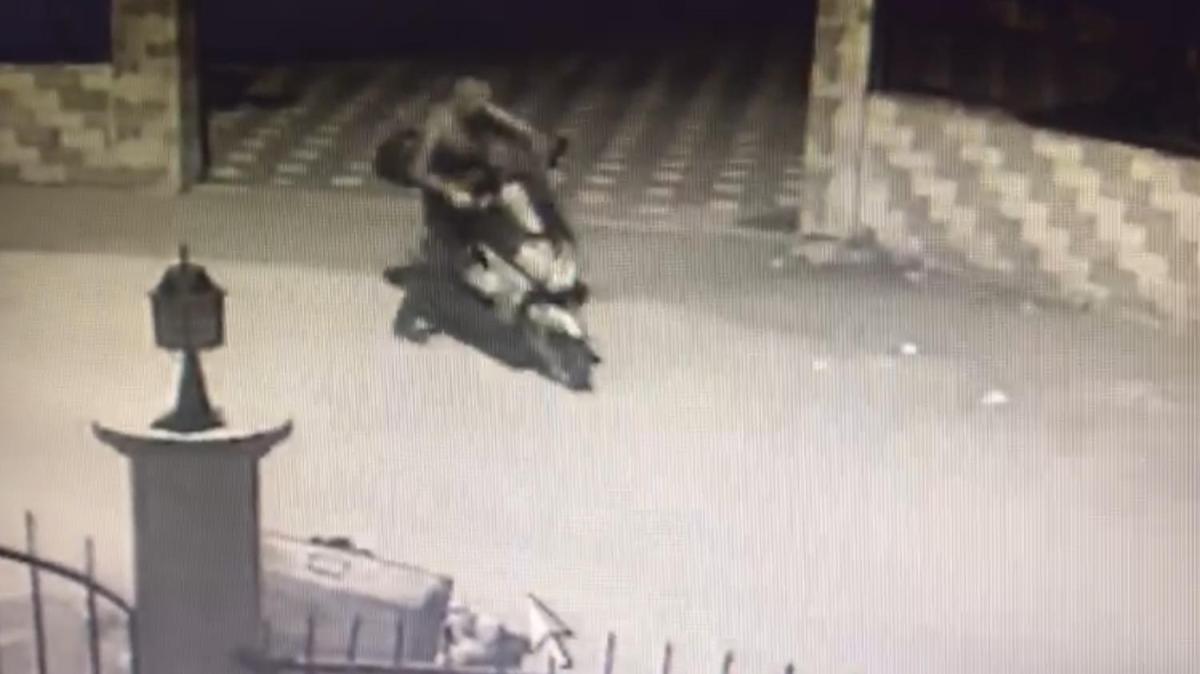 Adana'da hrszlar kurye motosikletlerini alyor