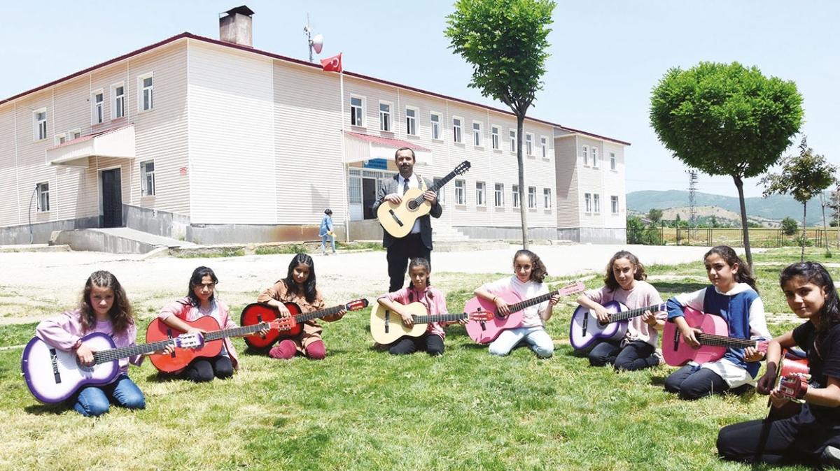Buras Bitlis! Kardelenlerden gitar resitali