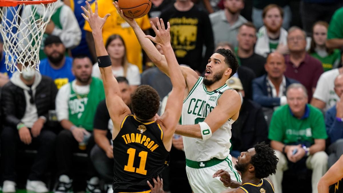 Boston Celtics final serisinde 2-1 öne geçti! Golden State'e şok