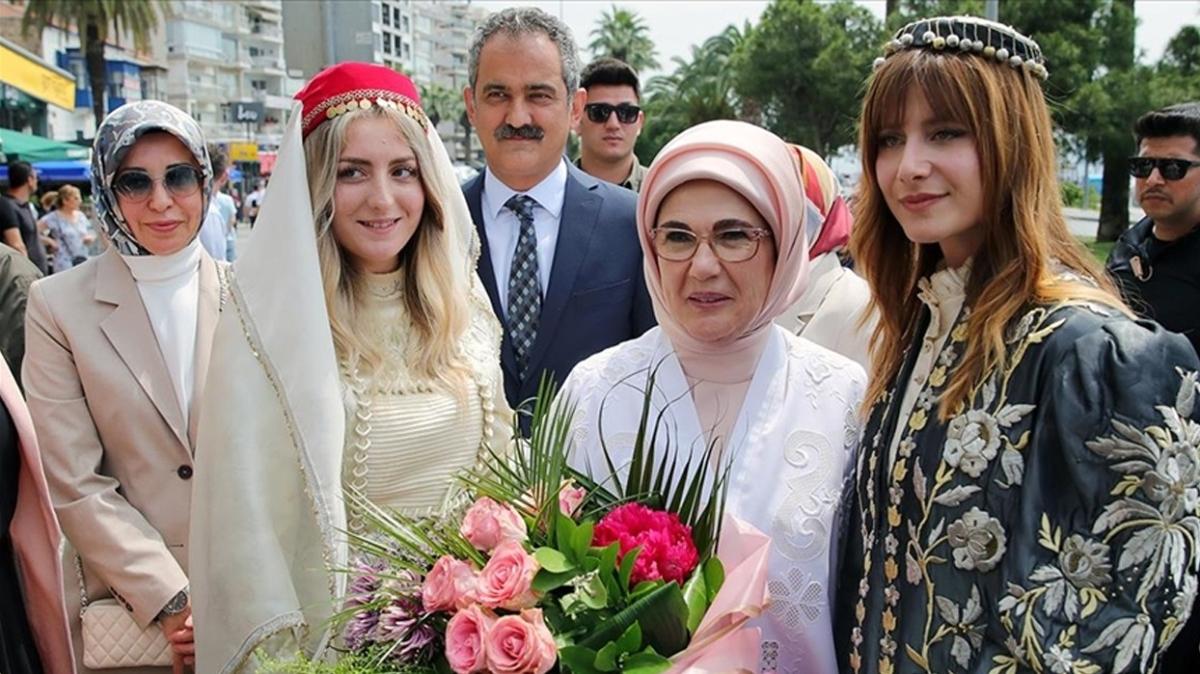 Emine Erdoan ve Bakan zer zmir'de kltr sanat merkezini at