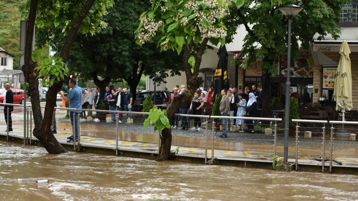 Bosna Hersek'te iddetli yalar hayat olumsuz etkiliyor