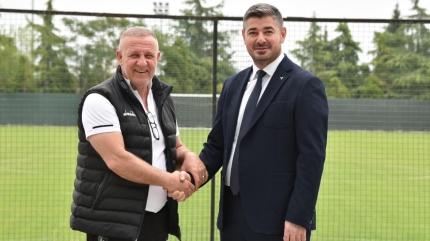 Denizlispor Mesut Bakkal'� resmen a��klad�