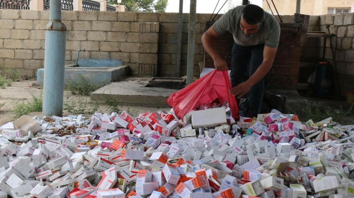 Suriye'de eczane denetimi! 10 bin kutu ilaca el koyuldu