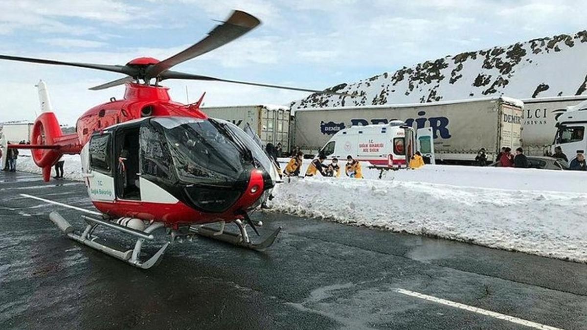 Salk Bakanl 12 helikopter, 8 uak ambulans ile hizmet veriyor