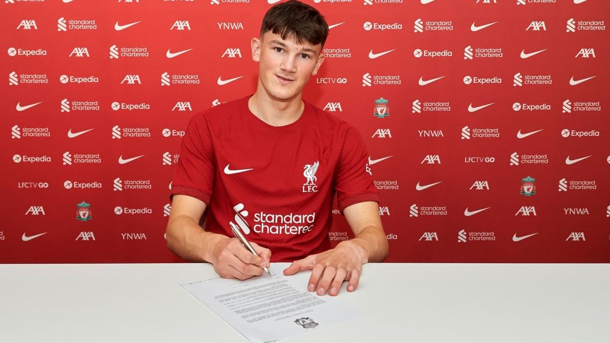 Liverpool transferlerine devam ediyor! Bir isim daha resmen akland