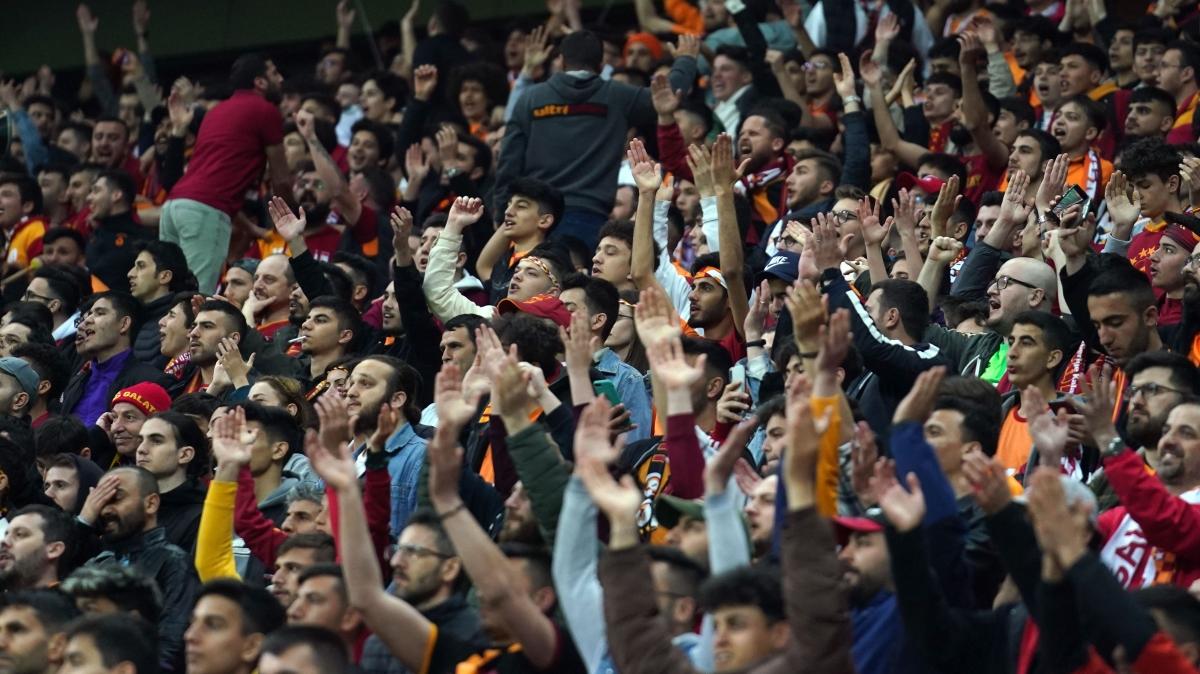 Galatasaray'da yeni sezon kombine yenileme fiyatlar akland