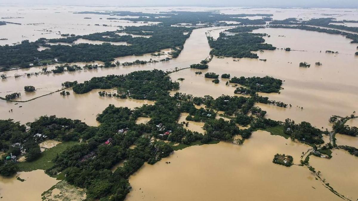 Musonlar Hindistan ve Banglade'i mezarla evirdi