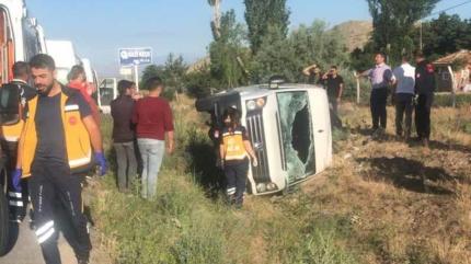 Kayseri'de işçi servisi devrildi: Yaralılar var