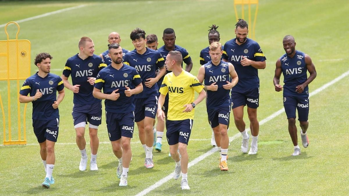 Fenerbahe milli futbolcularna kavutu