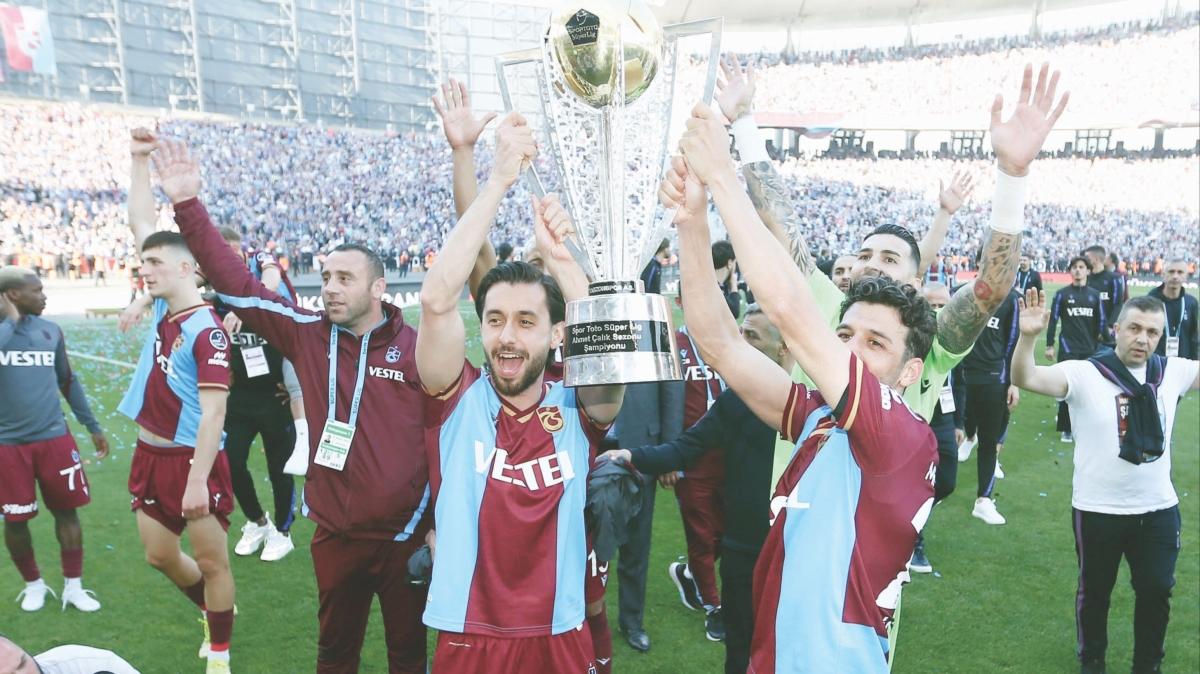 Trabzonspor'un ampiyonluk kupas mzede yerini ald! Taraftarlar akn etti