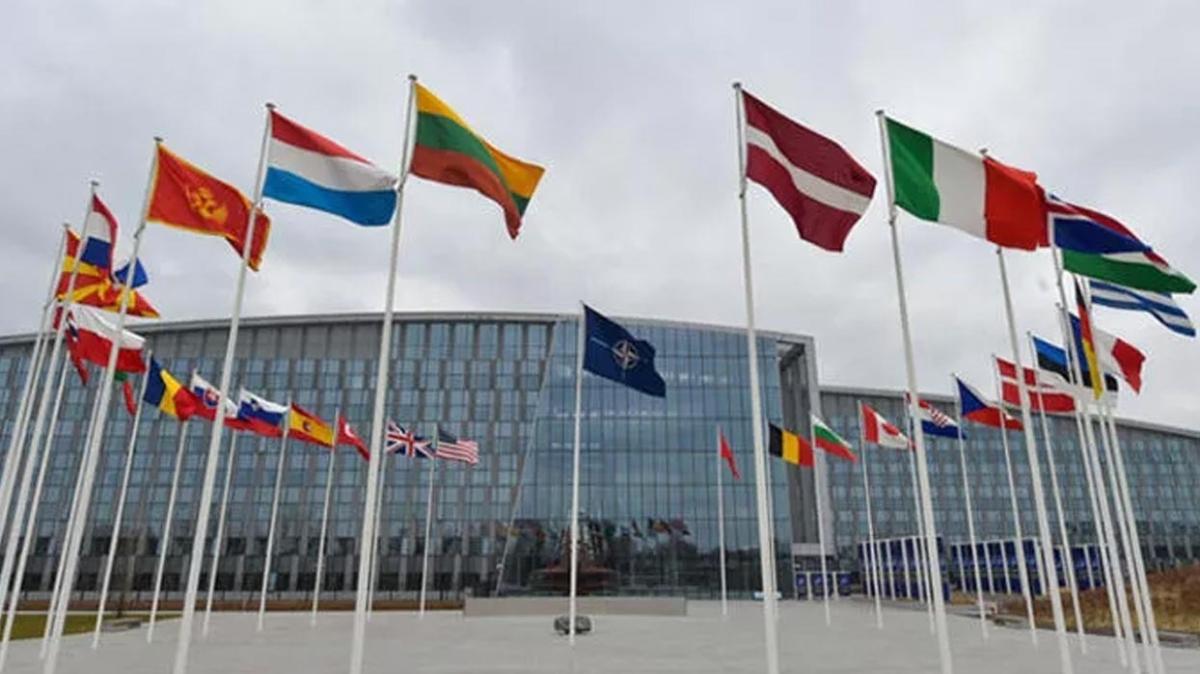 Arnavutluk'tan sve ve Finlandiya'nn NATO'ya katlmna onay