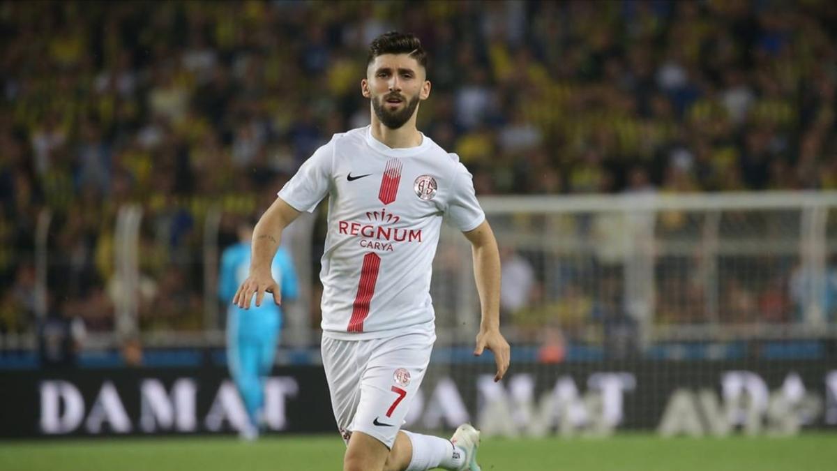 Antalyaspor: Doukan Sinik'e transfer grmesi iin izin verdik