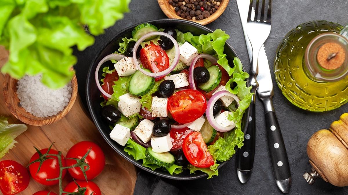 Yaz aylarnn vazgeilmezi! 3 lezzetli salata tarifi...
