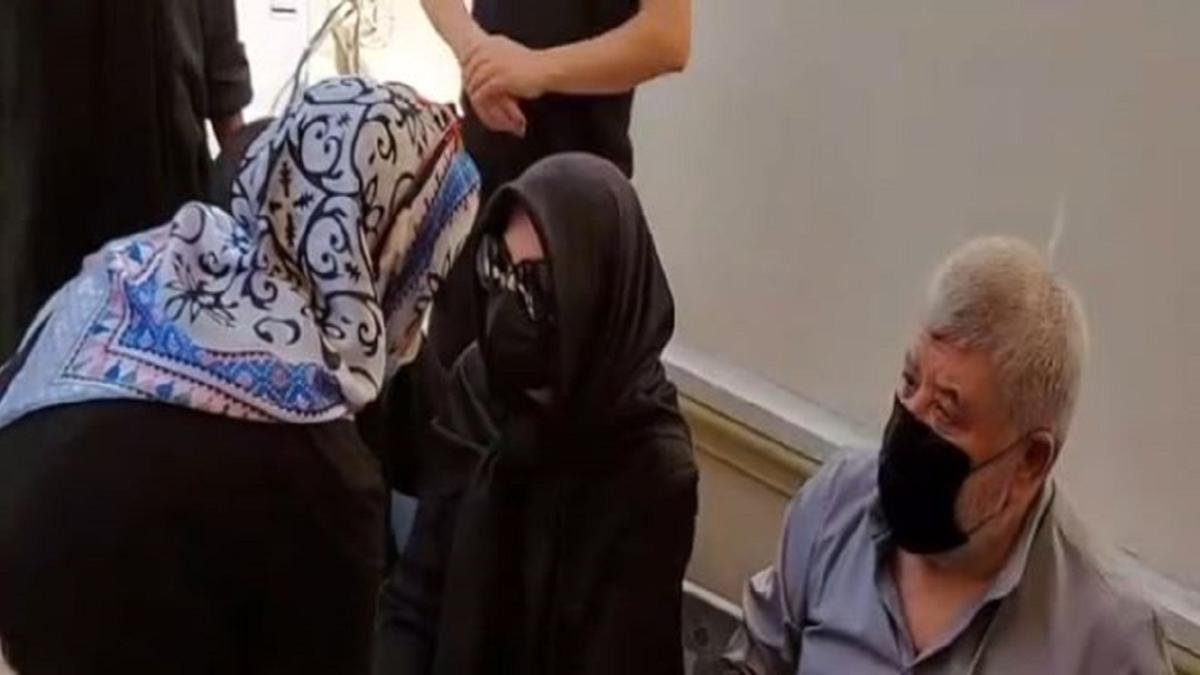 Annesi Mjgan Bilgin'i son yolculuuna uurlayan Ebru Gnde, ayakta durmakta zorland
