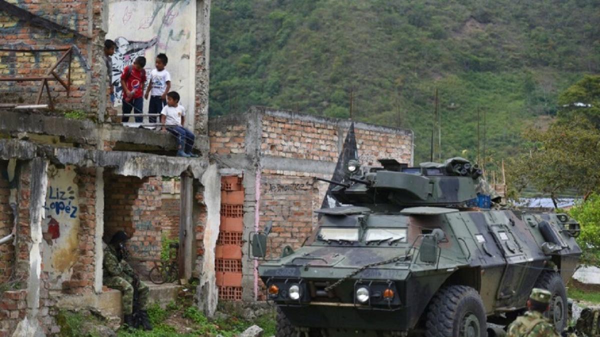 Kolombiya'da askerlere sava suu soruturmas