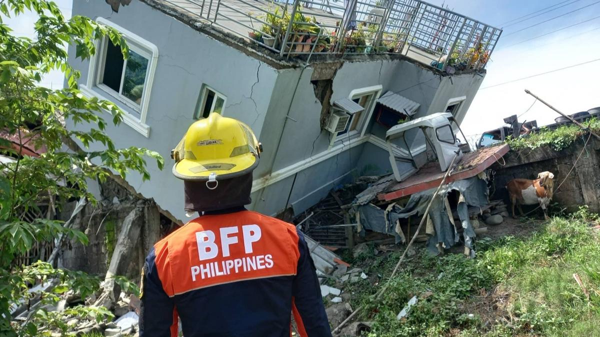 Filipinler'de 7 iddetinde deprem meydana geldi!