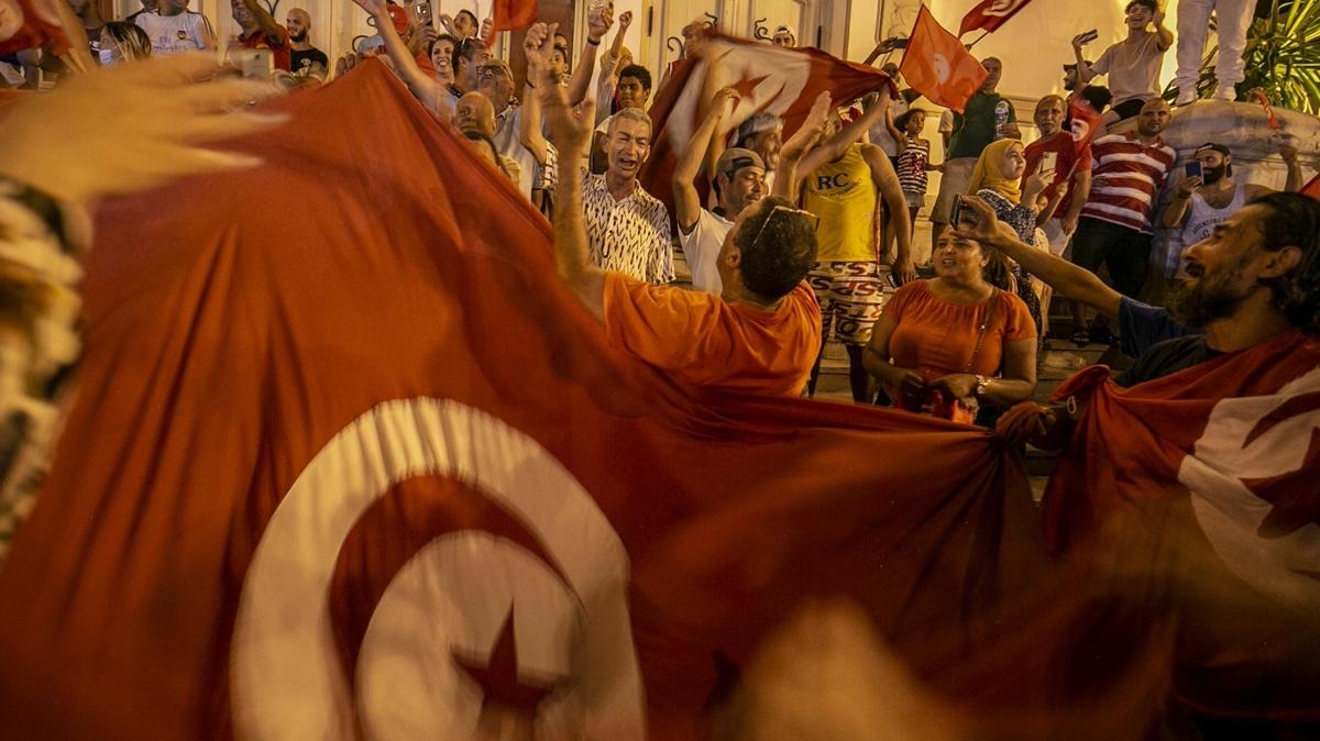 Tunus'ta kaos byyor! "Sonuna kadar mcadele edeceiz"