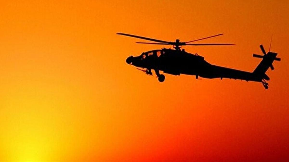 Pakistan'da ordu mensuplarn tayan helikopter kayp