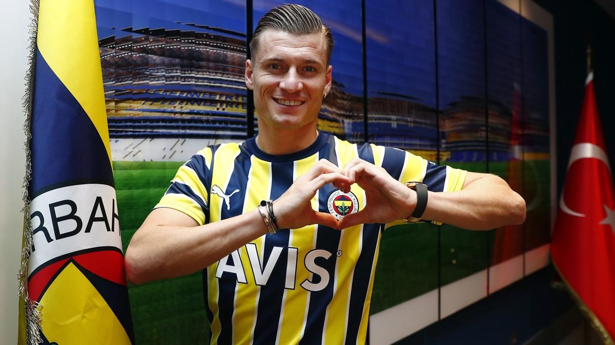 Ezgjan Alioski resmen Fenerbahe'de