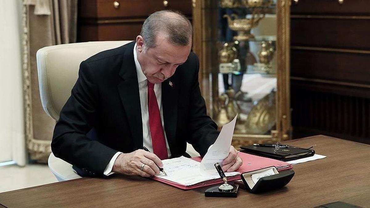 Bakan Erdoan imzalad...  niversiteye rektr atand