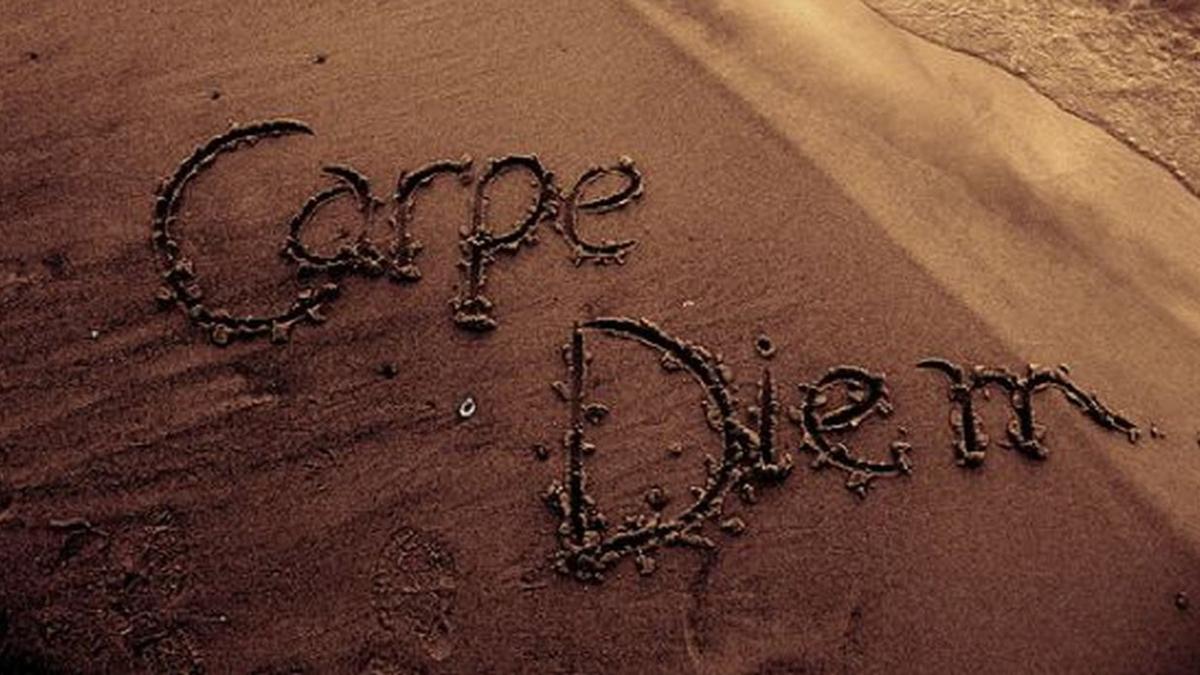 Carpe diem ne demek" Carpe Diem felsefesi nedir" 