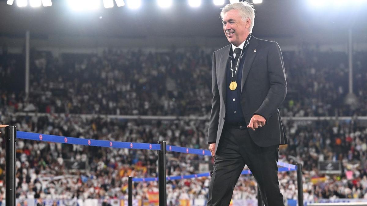 Carlo Ancelotti emeklilik tarihini aklad