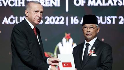 Başkan Erdoğan, Malezya Kralı'na Devlet Nişanı tevcih etti