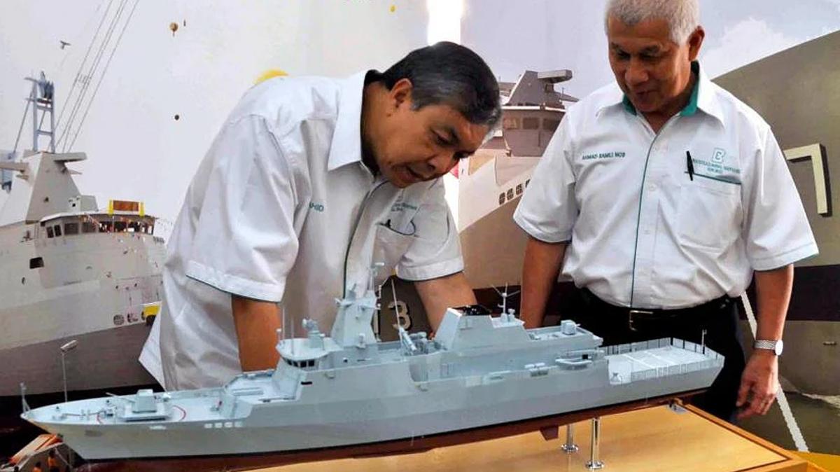 Malezya'da sava gemisi problemi skandala eviriliyor