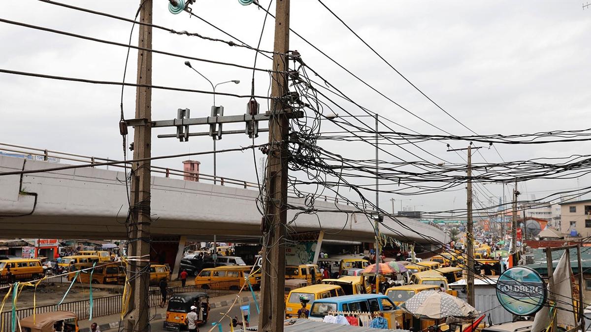 Nijerya'da 10 saatten fazladr elektrikler kesik