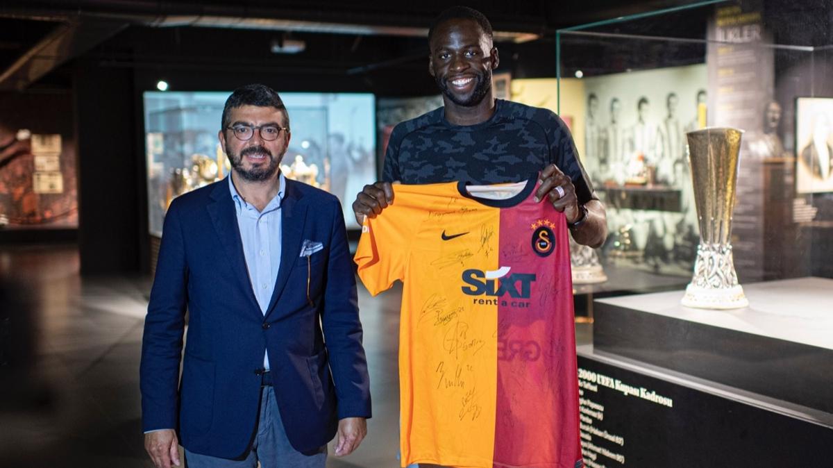 NBA yldz Draymond Green'den Galatasaray'a bir ziyaret daha! imdi de futbolcularla bulutu