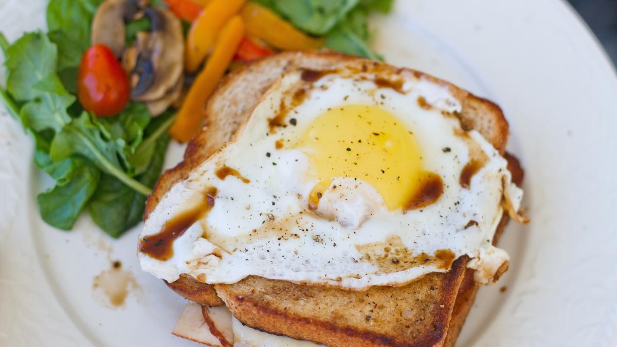 Kahvaltlk croque madame tarifi! Pf noktas yumurtann sarsn asla datmayn