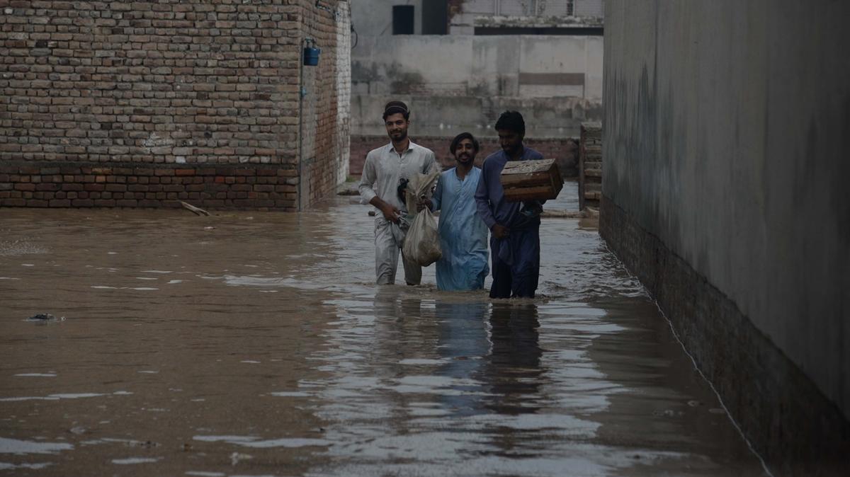 Pakistan'da muson yamurlar nedeniyle ulusal acil durum ilan edildi!