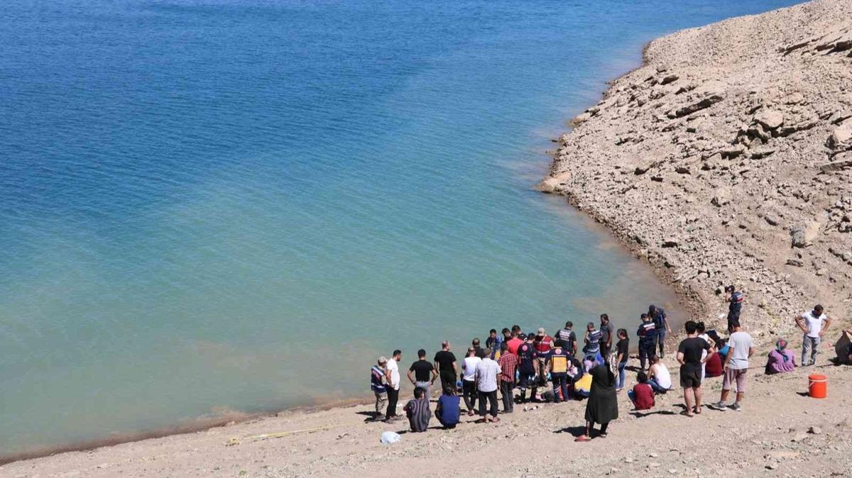 Ablalarn boulmaktan kurtaran 2 karde yaamn yitirdi