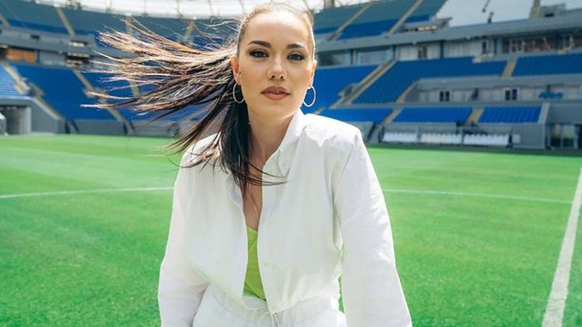 Annesinin genlik fotoraf ortaya kt! Fahriye Evcen gzelliini ondan alm